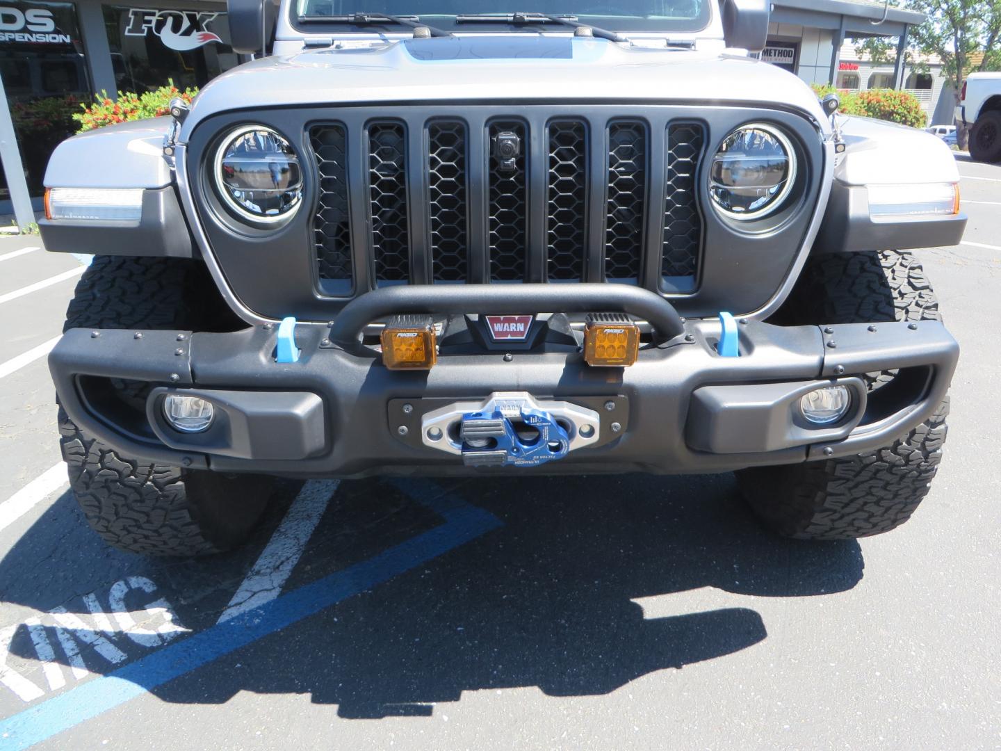 2021 SILVER /BLACK Jeep Wrangler Unlimited Rubicon 4XE 4d SUV 4wd (1C4JJXR63MW) with an 2.0L L4 DOHC 16V TURBO engine, automatic transmission, located at 2630 Grass Valley Highway, Auburn, CA, 95603, (530) 508-5100, 38.937893, -121.095482 - Impressive 4xe Rubicon with a ton of extras that include Fox 3.0 internal bypass front and rear shocks, 315 BFG KO2 tires, Warn winch, Factor 55 Ultra hook, Front bumper stinger, Rigid Pods on front bumper, Rigid A series lights in the roof rack, DV8 lockable hood pins, Westin Running boards, Fury d - Photo#12